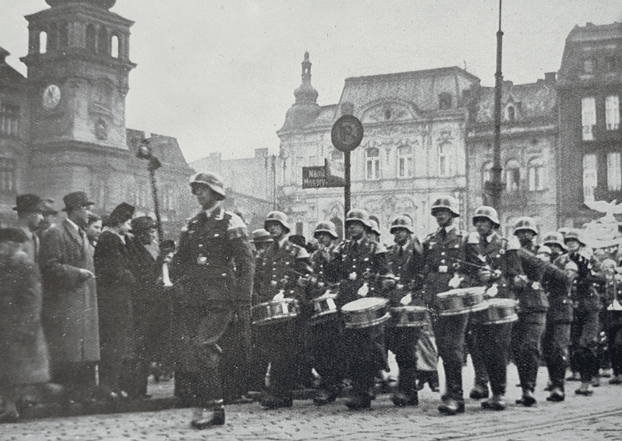 Wehrmacht prochází centrem Ostravy (15. březen 1939).