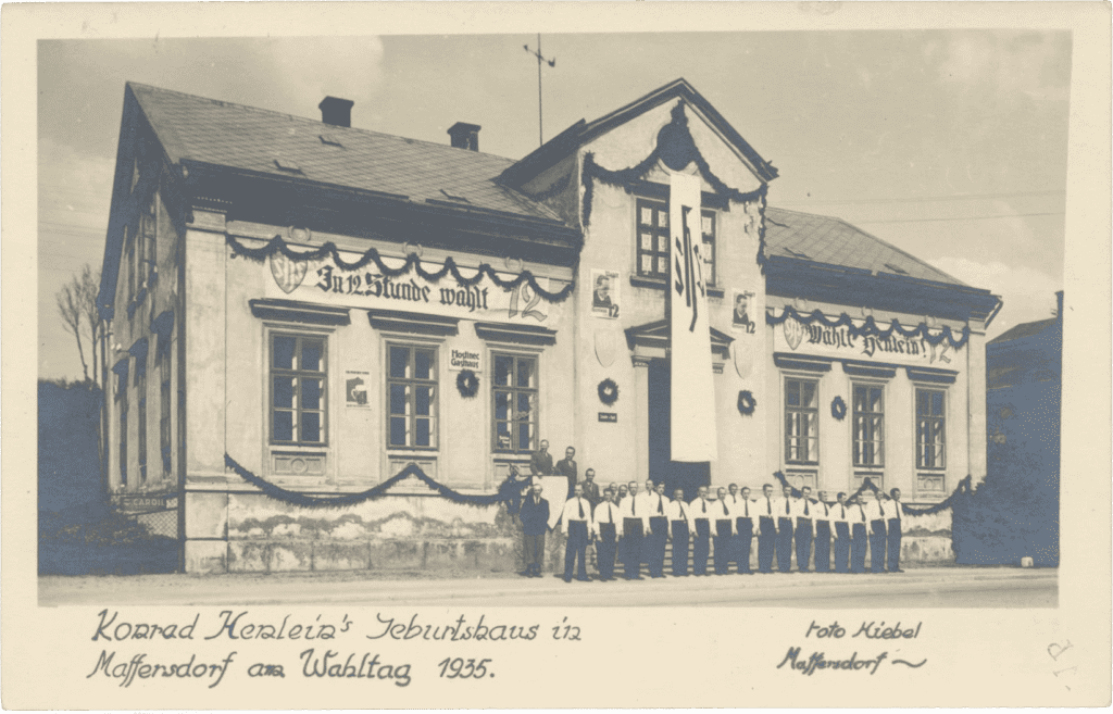 Vyobrazení rodného domu Konrada Henleina na dobové pohlednici. Německy mluvící české pohraničí Sudety.